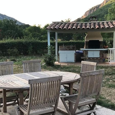 La Maison Des Pins Saint-Julien-du-Verdon Buitenkant foto