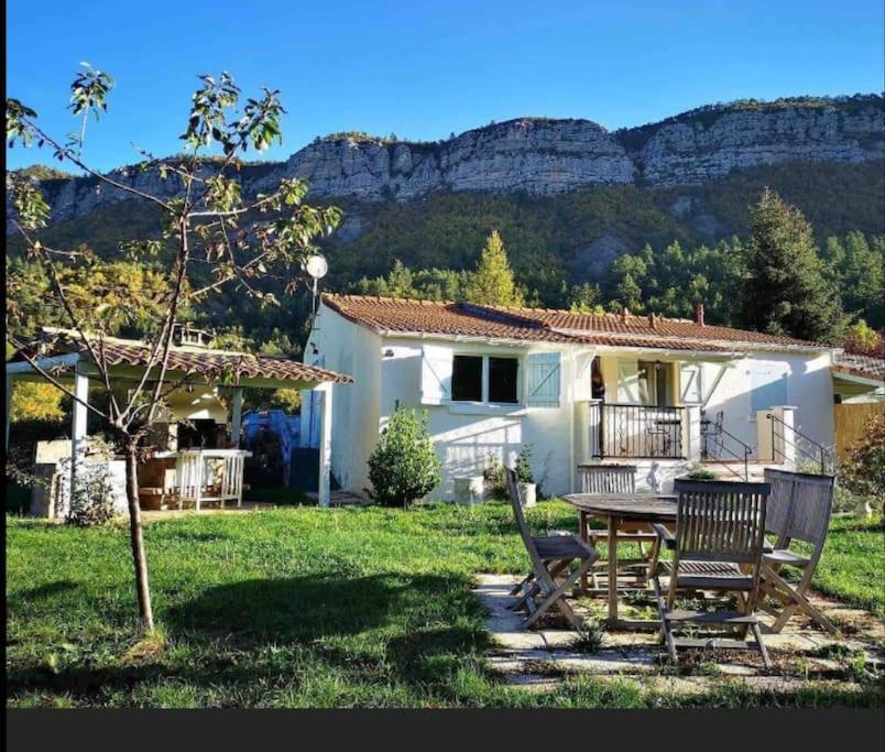 La Maison Des Pins Saint-Julien-du-Verdon Buitenkant foto