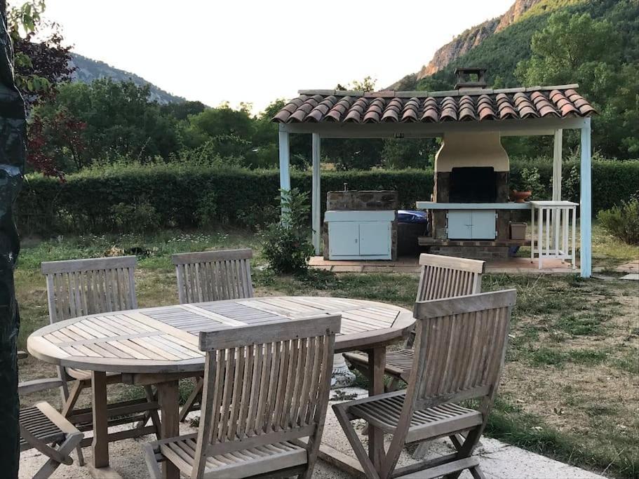 La Maison Des Pins Saint-Julien-du-Verdon Buitenkant foto