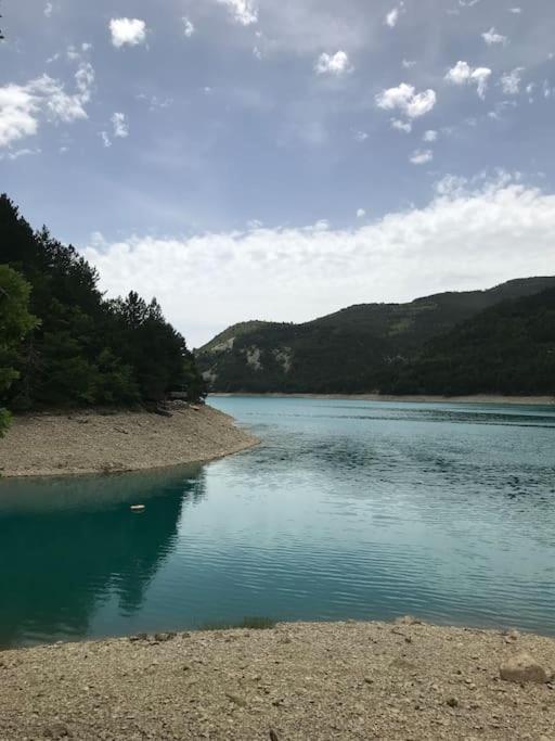 La Maison Des Pins Saint-Julien-du-Verdon Buitenkant foto